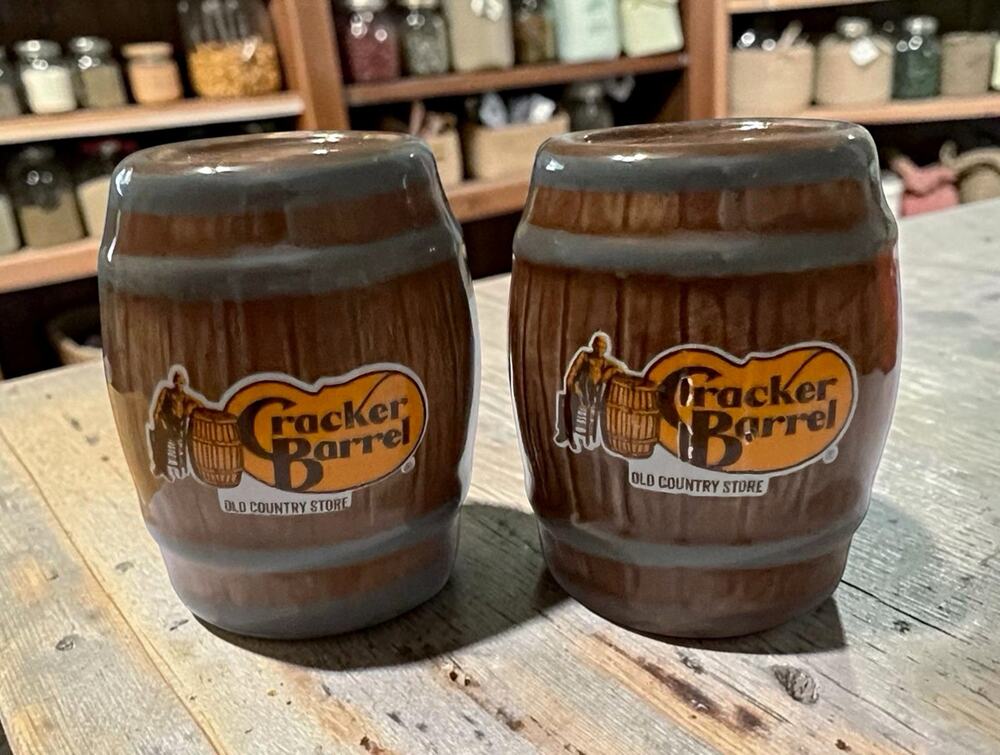 Cracker Barrel Barrel Salt & Pepper Shakers Set of 2 Ceramic Glossy Brown